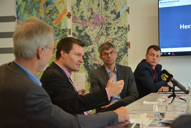 Franz Lindemair (Sprecher DB Großprojekte Süd), Torsten Gruber (Planer DB), Martin Gradnitzer (Planer ÖBB) und Christoph Gasser-Mair (Sprecher ÖBB Tirol, v.l.)