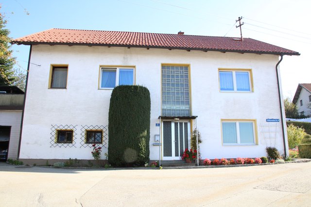 Das ehemalige Wohnhaus des langjährigen Kopfinger Gemeindearztes Rudolf Weissensteiner steht heute noch – und die Straße ist nach ihm benannt: Dr. Weissensteiner Straße.