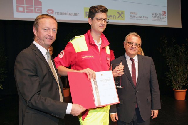 Alexander Gritsch vom ASB wurde von LHStv. Johann Tschürtz und LH Hans Niessl geehrt.
