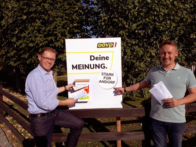 ÖVP Fraktionsobmann Karl Buchinger (l.) und Vizebürgermeister Jürgen Schinagl werben für die Bürgerbefragung.