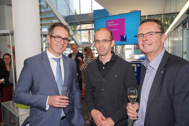 Hypo Geschäftsstellenleiter Joachim Kranzler mit Post-Wirt Christian Hammerle aus Holzgau und Reuttes Vize-Bgm. Klaus Schimana (v.l.).