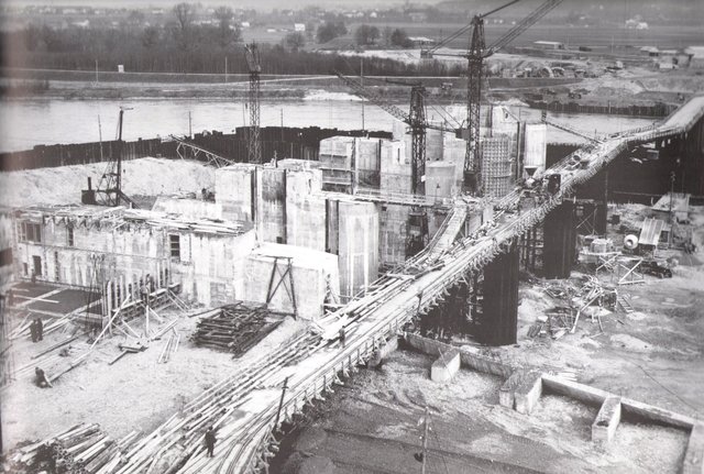Das Kraftwerk in Ranshofen bei seiner Entstehung im Jahr 1953.
