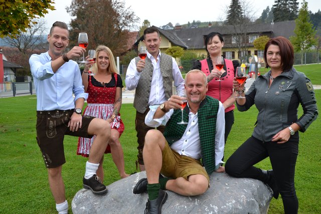Christian Kohlbacher samt Team bei den „Vorbereitungen“.