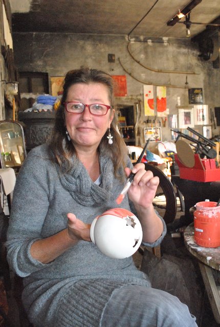 <f>Künstlerin:</f> Stefanie Bryl-Vidal kreiert Keramikkunst