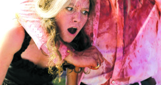 Blutige Szenen: Josephine, gespielt von Barbara Bandi, in Not. | Foto: Gruftkasperl Productions