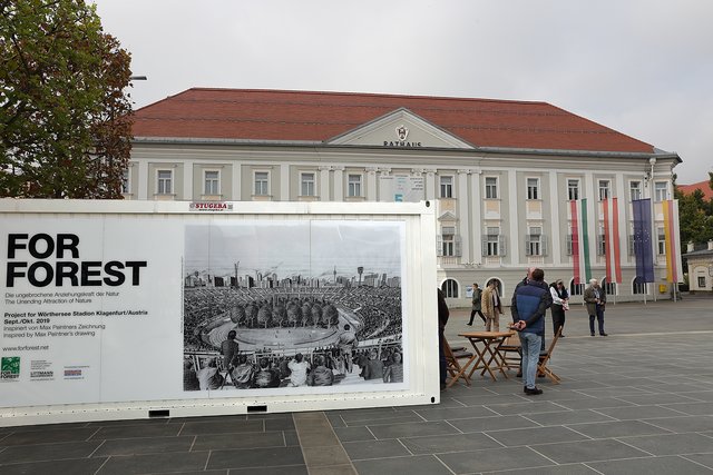 "For Forest" Info Container am Neuen Platz