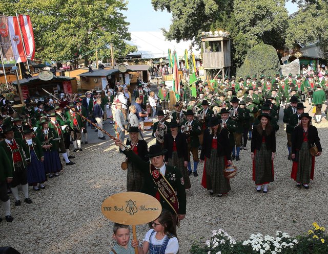 Der Musikverein Bad Blumau brachte typisch steirische Blasmusikklänge auf das Wiener Wiesn-Fest.