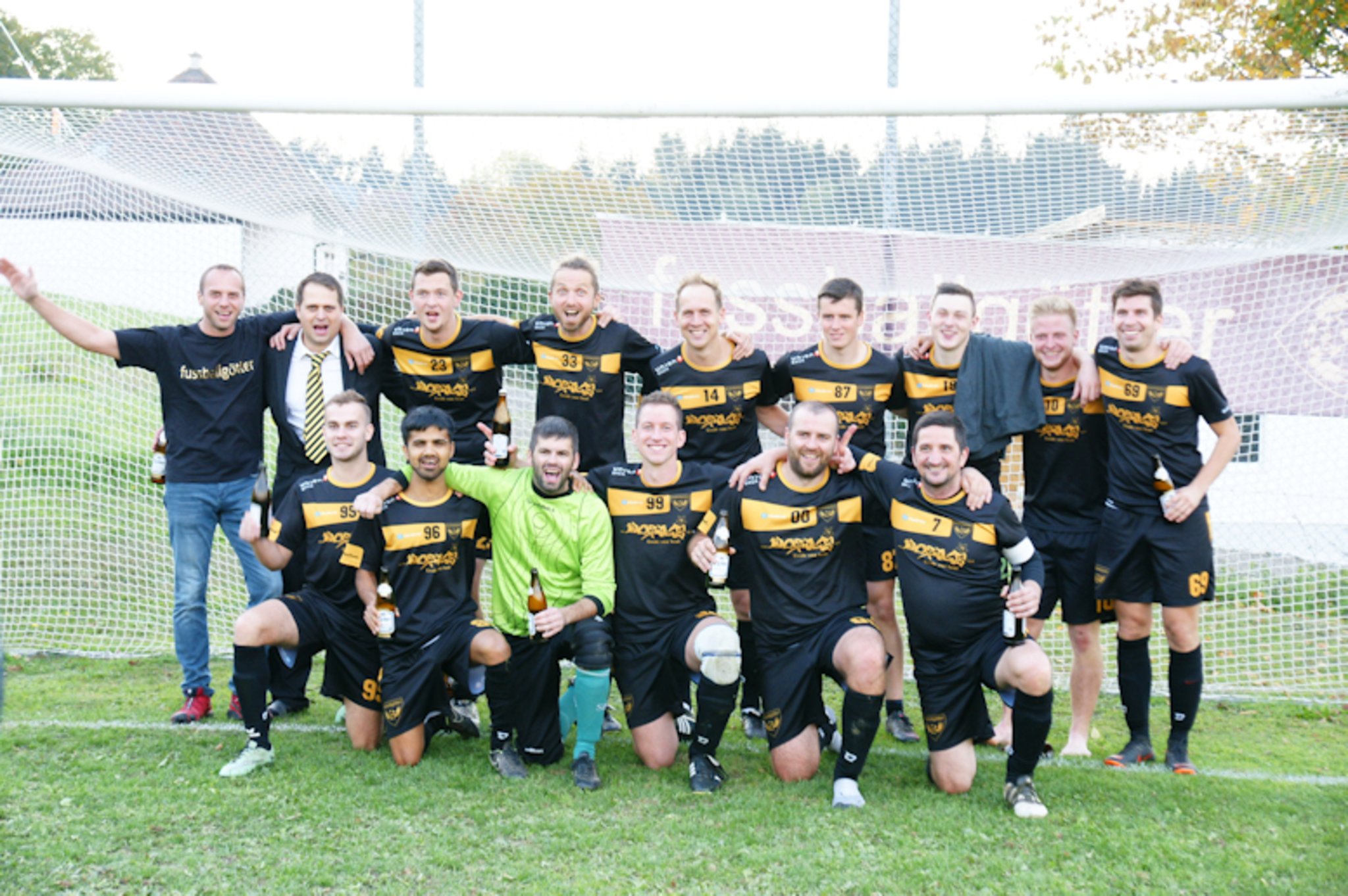 Fußballgötter Bach mit eindrucksvoller Titelverteidigung