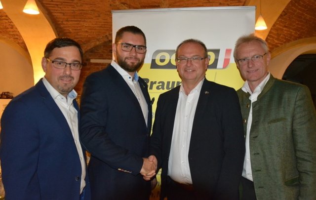 Stadtparteitag der OÖVP Braunau.
Im Bild zu sehen v.l.: Bezirksgeschäftsführer Klaus Mühlbacher, Stadtparteiobmann Marco Baccili, Bürgermeister Johannes Waidbacher und Bundesrat Ferdinand Tiefnig.