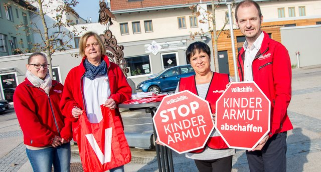 Ines Kopatz, Gabriele Hebenstreit, Volkshilfe-Bezirksvorsitzende Charlotte Zimmerl und Volkshilfe-Bezirksvorsitzende-Stv. Bernhard Wurm