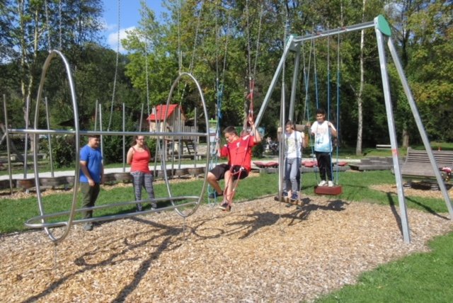 Im Motorikpark Braunau werden spielerisch unter körperlichem Einsatz die eigenen Grenzen, Kompetenzen und Potenziale der Lehrlinge ausgelotet.