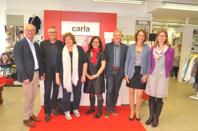 Freude bei Vertretern von Caritas, AMS, HAK, Land Tirol und den carla-Verantwortlichen. | Foto: Kogler