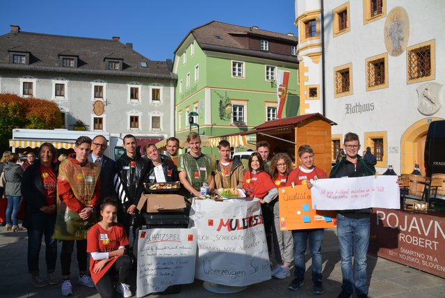 Eine weitere Gruppe Schülerinnen und Schüler der HAK Tamsweg versuchte Essen vor dem Wegwerfen zu retten