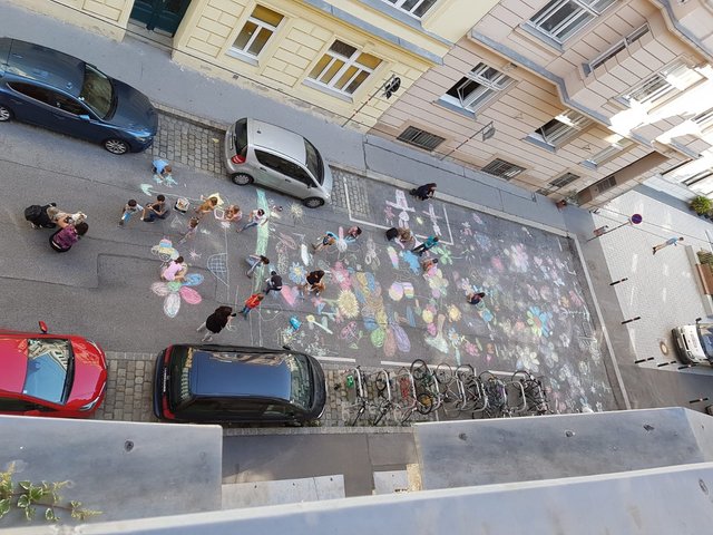 Im Rahmen der Mobilitätswoche im September 2018 wurde die Gilgegasse von den Schülern und Schülerinnen der Schule mit Herz verschönert.