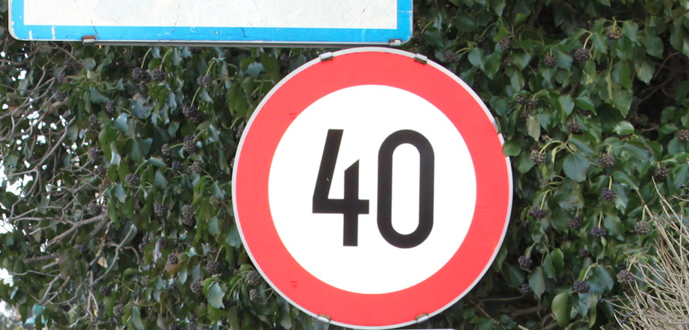 Die 40er-Tafel wird künftig in Telfs das flächendeckende Tempolimit anzeigen.