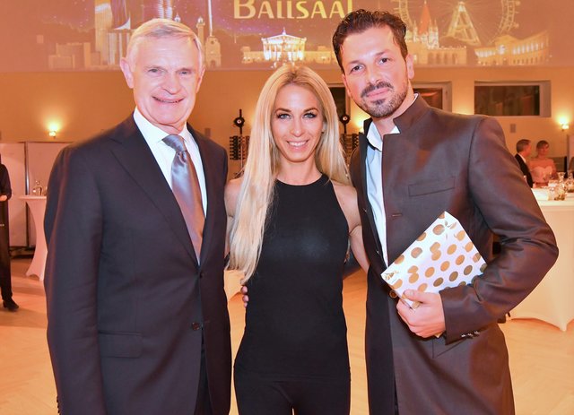 Tanzlehrer unter sich (vl) Thomas Schäfer Elmayer, Yvonne Rueff und Thomas Kraml, Eröffnung Ballsaal