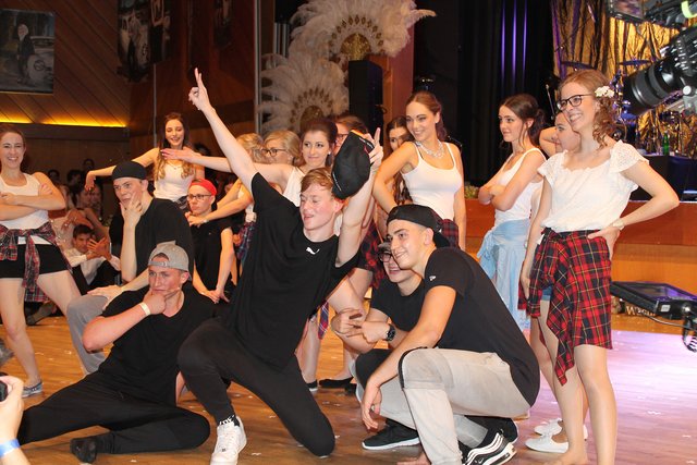 Ihre Mitternachtseinlage gestalteten die Jennersdorfer Maturanten getreu ihrem Ball-Motto "Route 66". | Foto: Gerhard Rabl