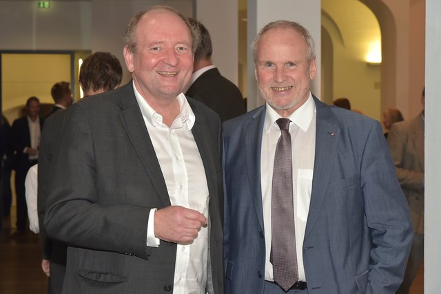 Werbeprofi Alfred Fiedler (l.), Heinz Brock, Direktor Kepler Uniklinik.