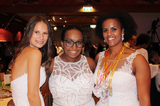 Pia, Mary und Laura, Maturantinnen der 8a-Klasse, genossen ihren Ball. | Foto: Gerhard Rabl