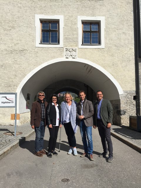 EU Parlamentarierin Claudia Schmid (Mitte) zeigte sich beeindruckt. | Foto: privat