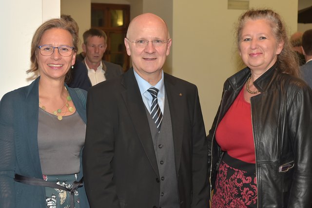 Monika Aichberger (OÖ Apothekerkammer, l.), M. Rockenschaub und Landtagsabgeordnete Anita Neubauer.