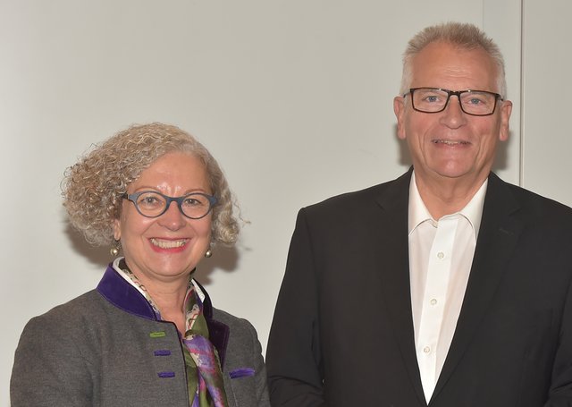 Theresia Wirt (Genussland OÖ) und Gottfried Kneifl (Bundesrat a. D.)