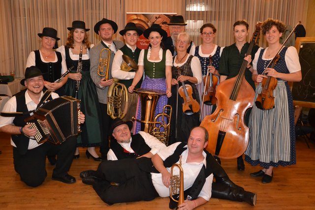 Überlieferte Volkslieder mit traditionellen Instrumenten sorgten für einen schwungvollen Abend