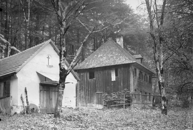 Badhaus, und „Restauration Franz Zeitlinger“ beim Kremsursprung.