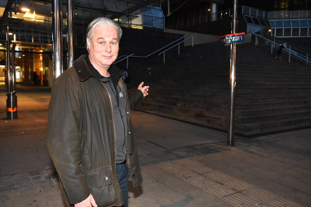 Gregor Amhof, Klubchef der FPÖ Alsergrund, fordert ein Alkoholverbot am Julius-Tandler-Platz.
