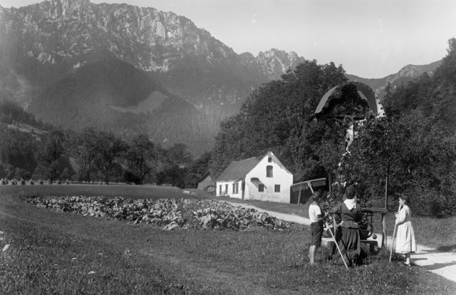 Pfusterkreuz mit Geyerhaus (zu Pfuster), Krautacker und Kornmandln und Kremsmauer um 1900.