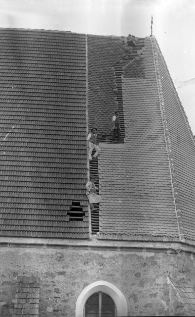 Dachdecker, vermutlich auf Wartberger Kirche
