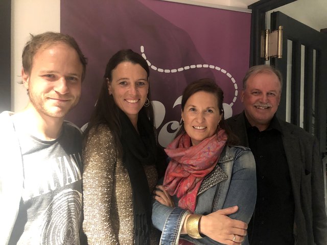 Von links: Der preisgekrönte Regisseur Adrian Goiginger, GF Heidemarie Eher und Barbara Aigner (beide JoJo) und Josef Schnöll (Lichtspielhaus Mittersill) | Foto: Christa Nothdurfter