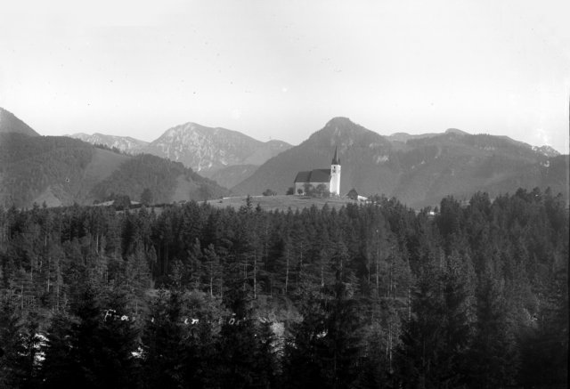 Die Wallfahrtskirche Frauenstein von der Steyrtalbahntrasse aus um 1906