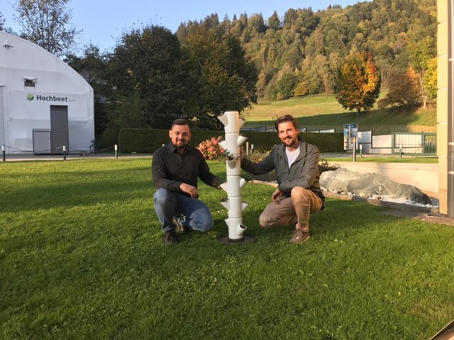 <f>Armin Buttazoni jun. und Lukas Bürger</f> (v. li.) haben den "Erdbeerturm" mit Fabian Pirker und David Dietrich entwickelt