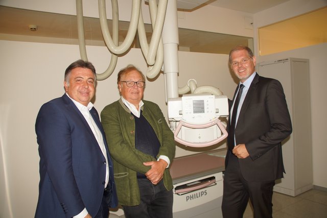 Bgm. Peter Padourek, Radiologe Dr. Johannes Georg Vogler und Tauernklinikum Geschäftsführer Franz Öller