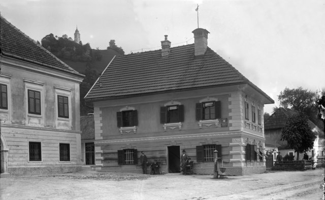Haus Redlingshofer (Friseur) neben der GH Sense.