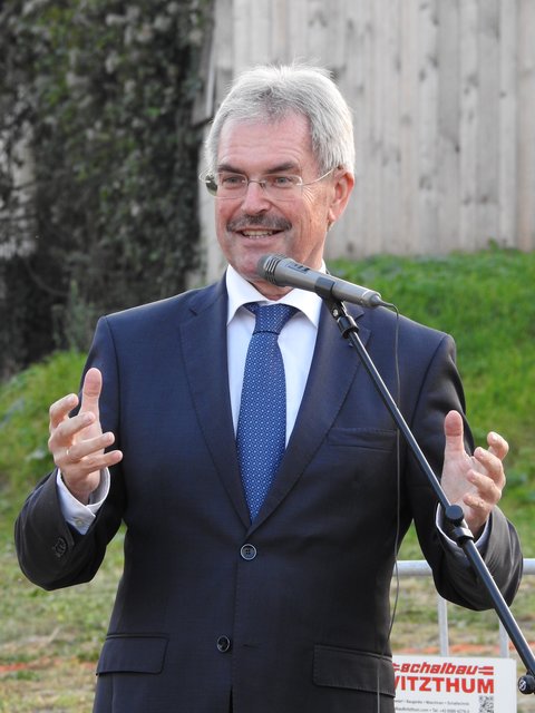 <f>Karl Wilfing,</f> Präsident NÖ Landtag, in Wilfleinsdorf.