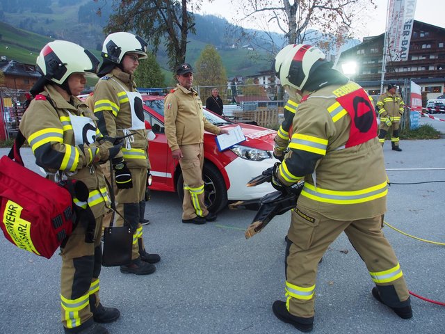 Zwei Gruppen der Freiwilligen Feuerwehr Großarl traten am 20. Oktober 2018 zur technischen Leistungsprüfung an.  | Foto: FF Großarl