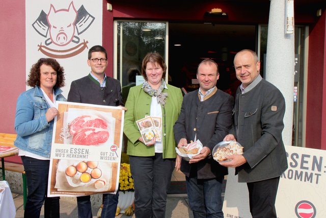 &lt;f&gt;Das Team der Bauernbund Bezirksstelle&lt;/f&gt; Korneuburg präsentierte am Samstag in Hausleiten nicht nur Informationen, sondern auch köstliche, regionale Schmankerln. | Foto: Friedrich Doppelmair