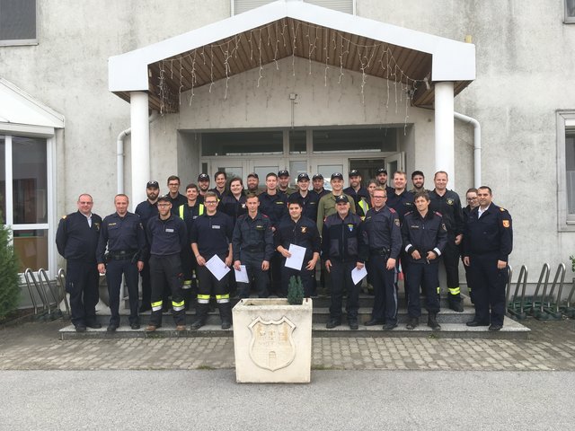 <f>Positiver Abschluss</f> eines Lehrgangs für die Mitglieder der Freiwilligen Feuerwehr Bruck an der Leitha.