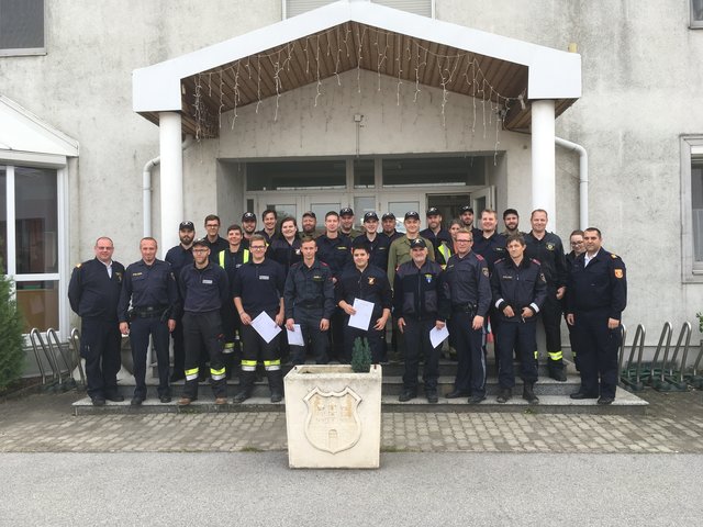 &lt;f&gt;Positiver Abschluss&lt;/f&gt; eines Lehrgangs für die Mitglieder der Freiwilligen Feuerwehr Bruck an der Leitha. | Foto: © FF Bruck/L.