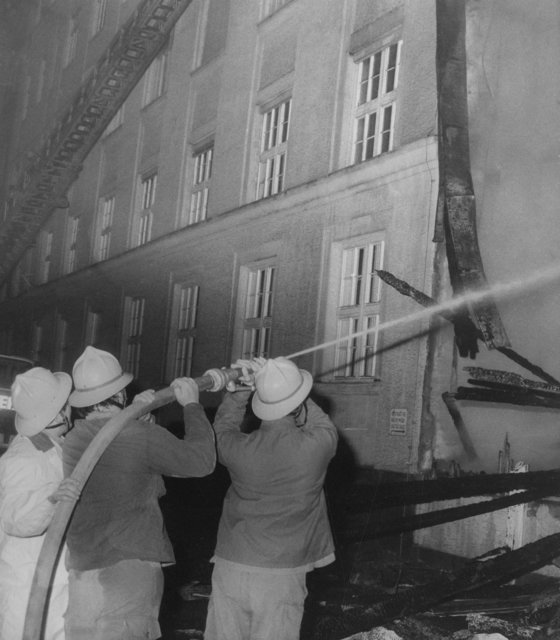 Beim Großbrand 1980 brannte das Hauptgebäude an der Ecke Reindlstraße/Wildbergstraße bis auf die Grundmauern ab. | Foto: Archiv der Stadt Linz