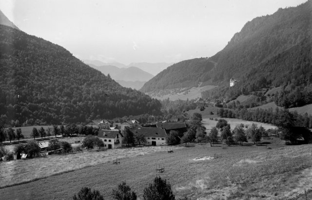 Klaus vor Pyhrbahn-Bahnhofsbau