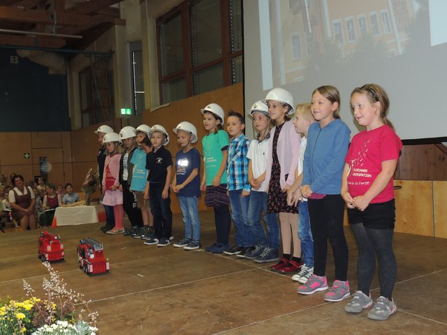 Die Kinder der VS Groß St. Florian zeigten beim Herbstfest in der Florianihalle ihre Kreativität. | Foto: Schachinger