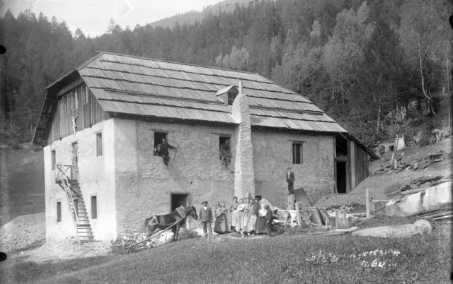unbekannte Almhütte auf 1060 m