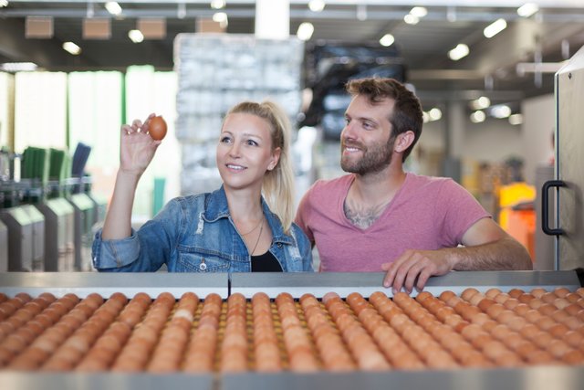 <f>Rundum gute Qualität</f> garantiert: Barbara Schlögl-Artner mit Ehemann und Produktionsleiter Jörg