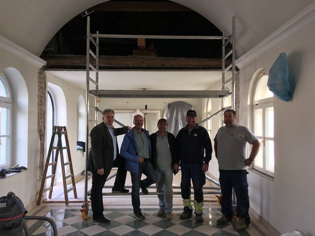 Manfred Korntheuer, Stadtrat Josef Fischer, Harald Klutz, Josef Stickelberger und Andreas Frischauf vom Bauhof der Stadtgemeinde Neulengbach. | Foto: Stadtgemeinde Neulengbach