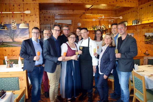 Viele Gäste kamen am 18. Oktober zum ersten Familienessen ins Hotel HOlzinger.