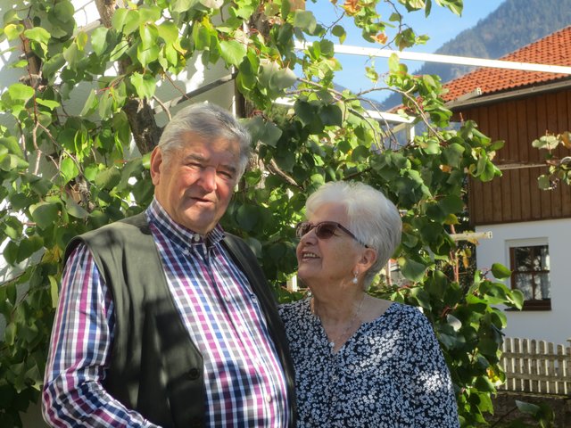 Reinhard und Ingrid Wörz gehen seit 50 Jahren gemeinsam durchs Leben. | Foto: BH Reutte/Rumpf