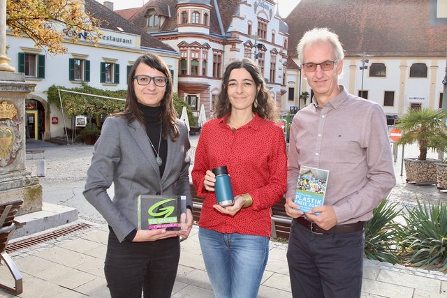 Setzen auf Mehrweg: Stadtrat Christoph Wallner, LAbg. Sandra Krautwaschl und Lena Bader, Referentin im Grünen LT-Klub.